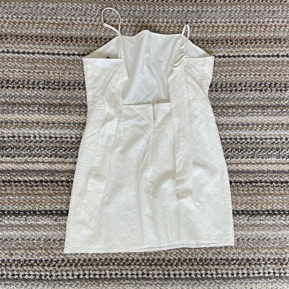 Sky and Sparrow White Open Back Dress - Picture 10 of 11